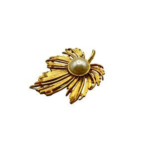 Leaf with Pearl Pin Brooch Gold Tone Classic Pin Brooch Elegant Simple Design